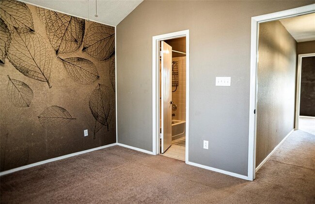 Building Photo - 11901 Swearingen Dr