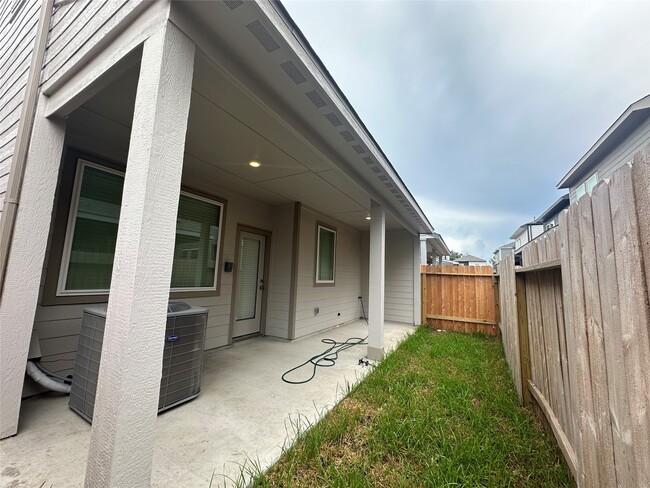 Building Photo - 3110 Valley Peak Dr