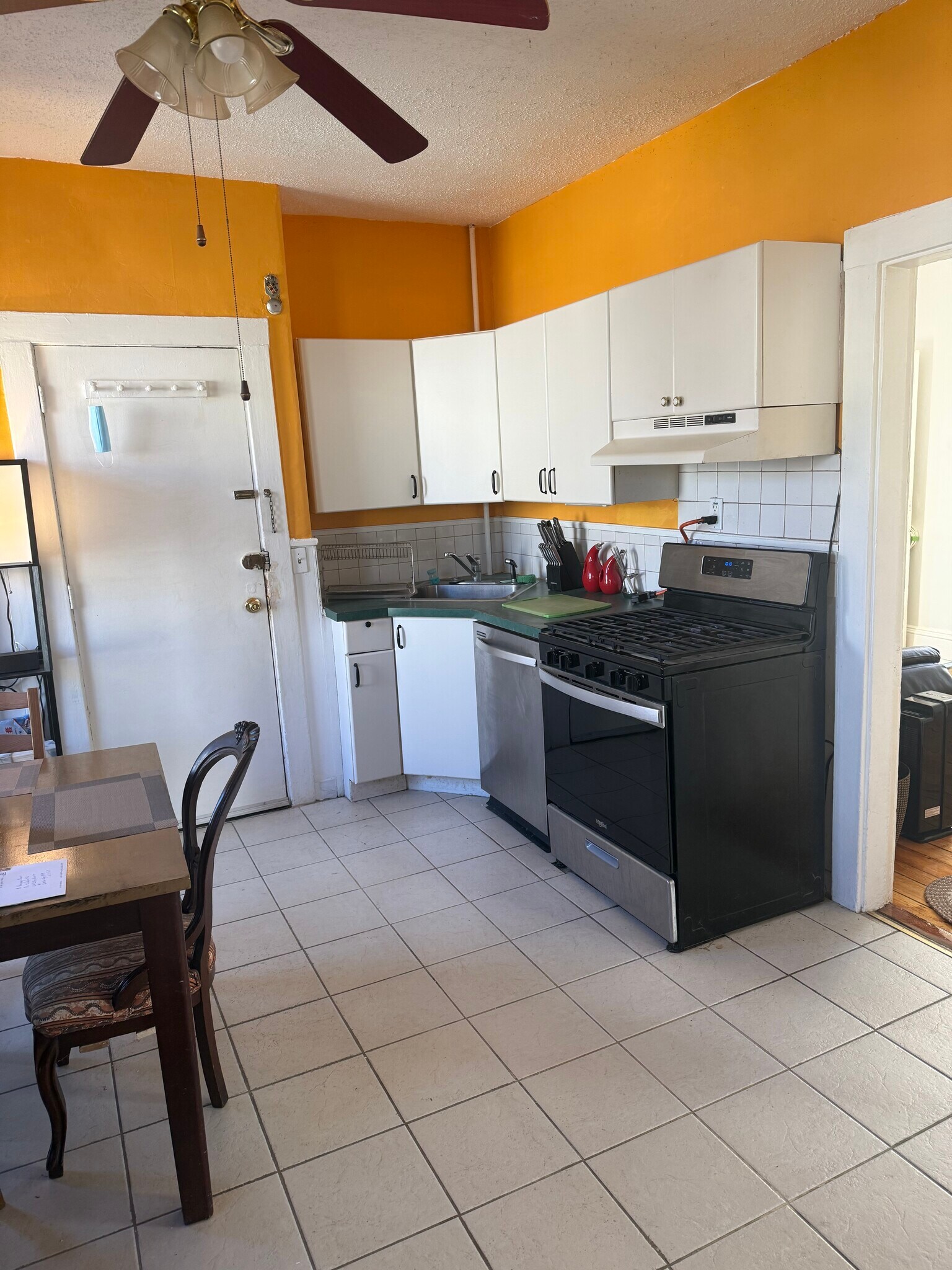 Building Photo - 66 Callender St