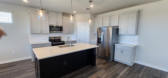 Building Photo - 2200 Delano Dr