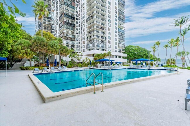 Building Photo - 2333 Brickell Ave