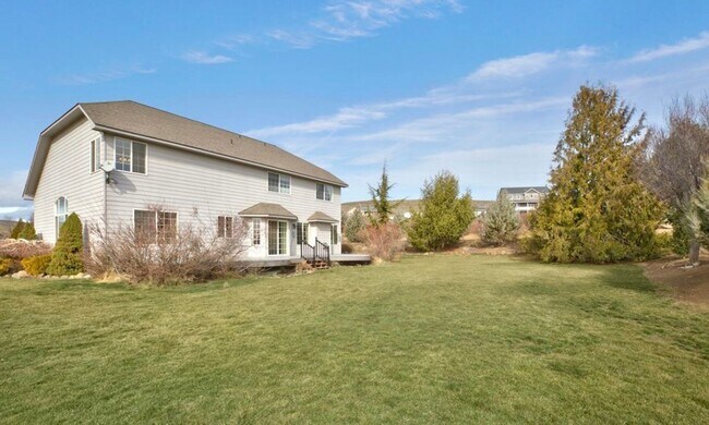 Building Photo - West Valley Home on a Hill