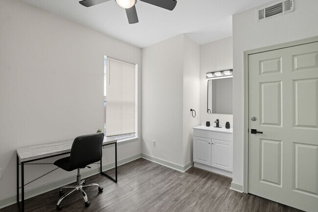 Building Photo - 510 S Highland St