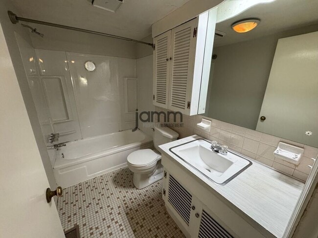 Building Photo - 7025 Carriage Hill Dr