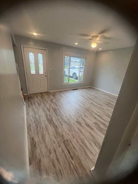 Building Photo - 4420 E 154th St