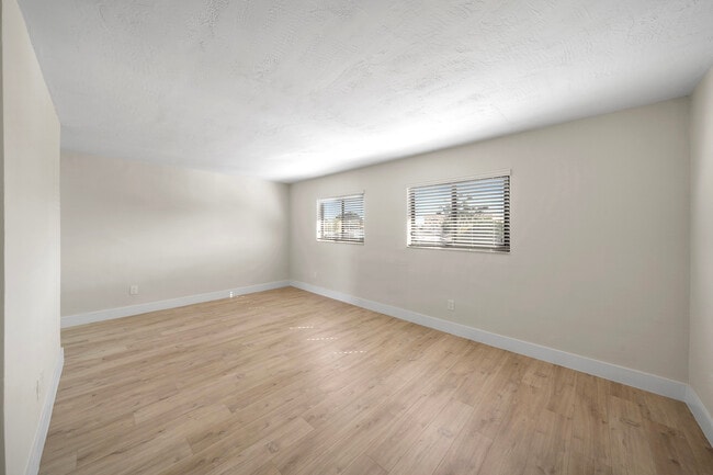Building Photo - Plaza Gardenia Apartments