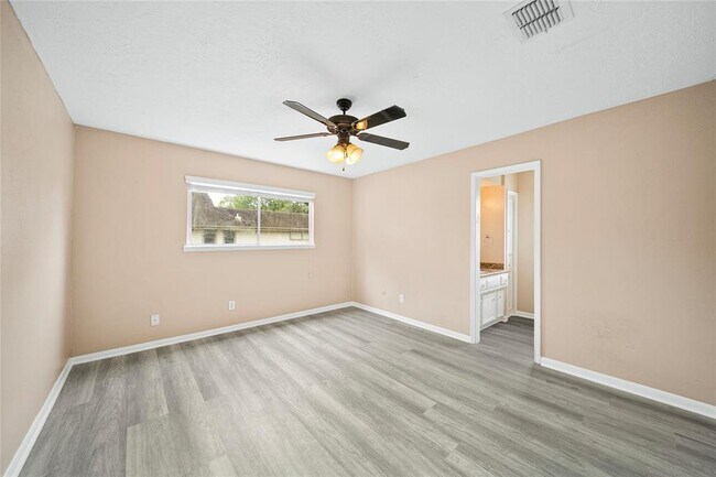 Building Photo - 206 Houghton Rd