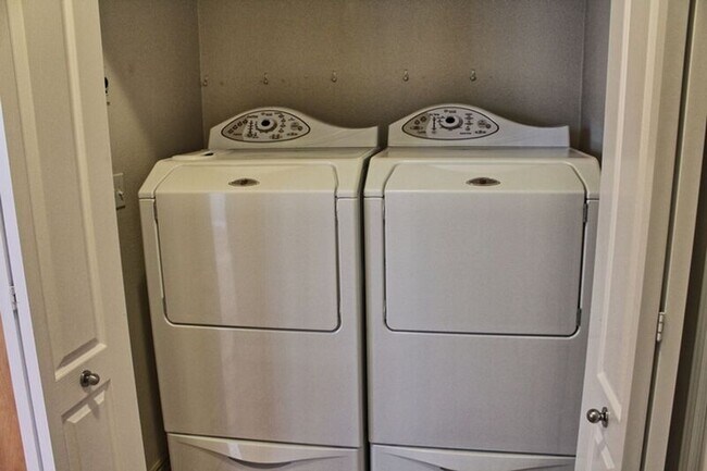 Building Photo - 1601 S Euclid Ave