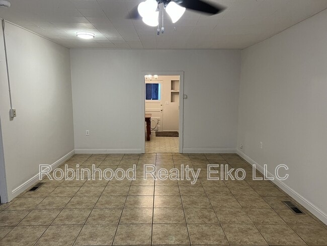 Building Photo - 533 8th St