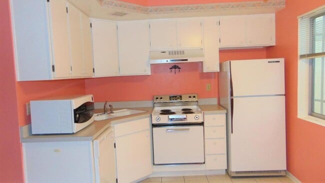 Building Photo - 121 W Calle Del Ano