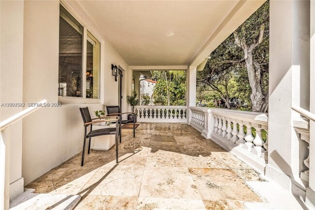 Building Photo - 320 NE 88th St