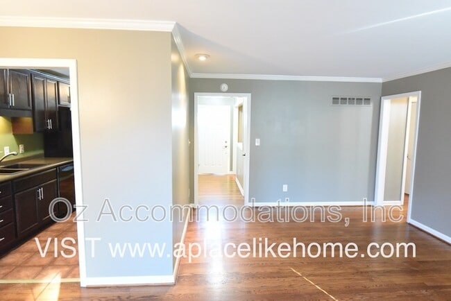 Building Photo - 8870 Westbrooke Dr