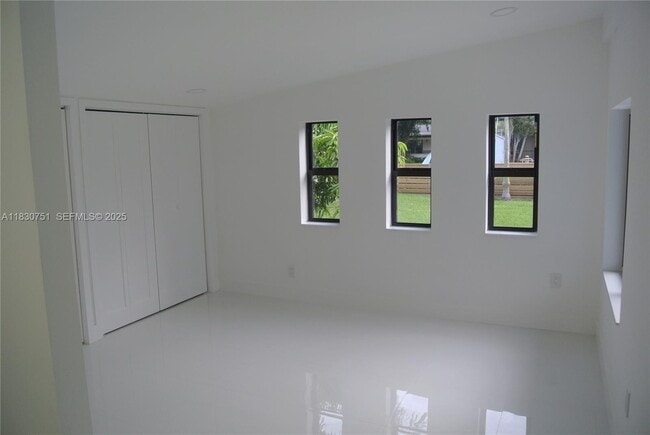 Building Photo - 10230 Dolphin Rd