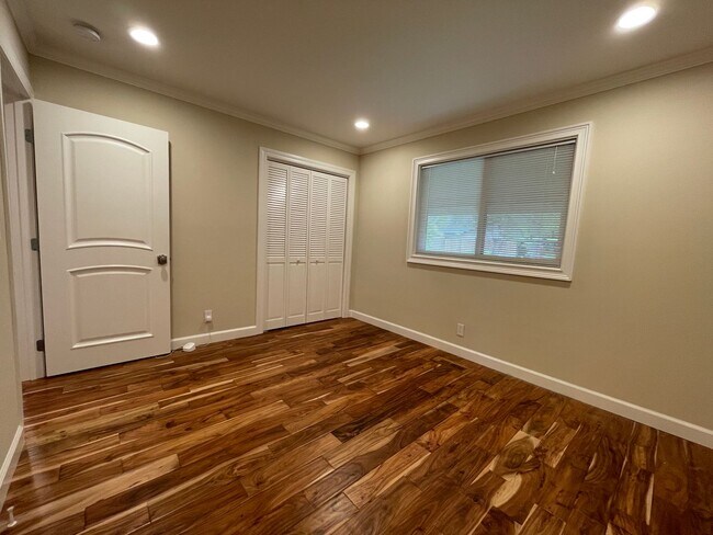 Building Photo - SUNNYVALE - Sunnyvale Updated 4-Bed, 2-Bat...