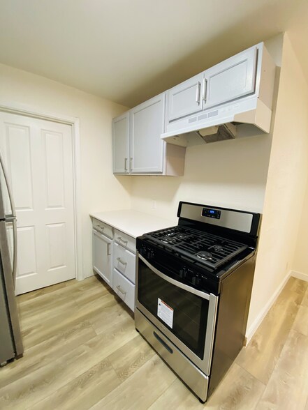 Kitchen - 1201 Radcliff Dr