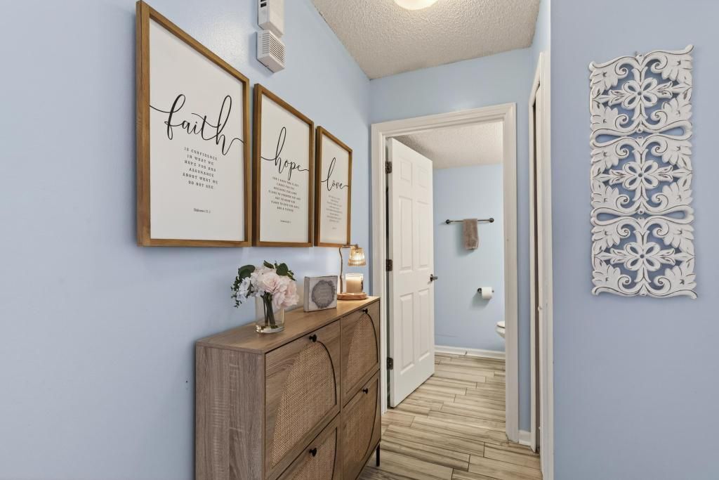 Building Photo - 805 Old Bridge Rd