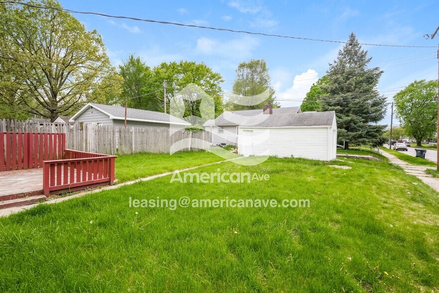 Building Photo - 1801 Leer St