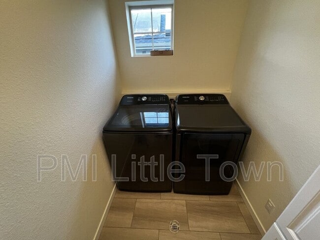 Building Photo - 9270 Inca Dove Cir