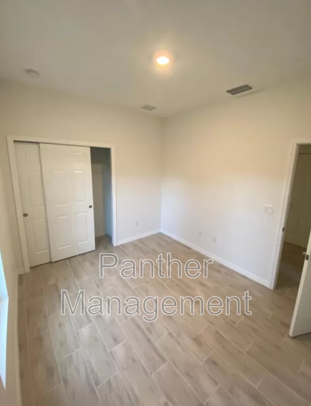 Building Photo - 1062 San Cristobal Ave