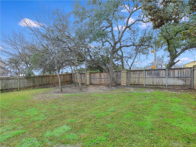 Building Photo - 7709 Menchaca Rd