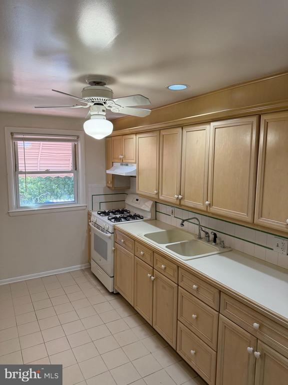 Building Photo - 1117 Linden Ave