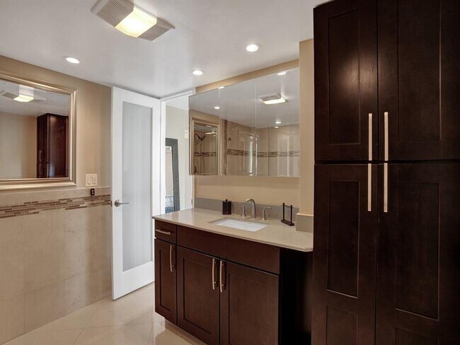 Building Photo - 4280 Galt Ocean Dr