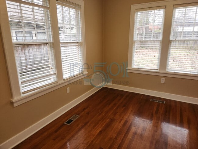 Building Photo - Addorable Newly Updated 3 Bedroom 2 Bathroom Hillcrest Cottage Minutes From UAMS!!!
