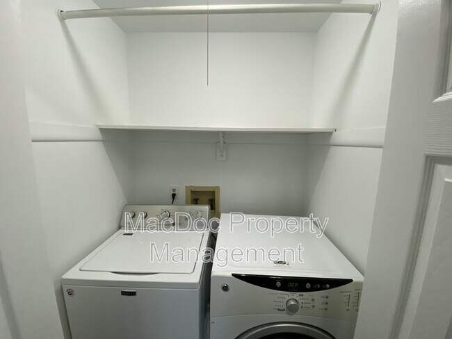 Building Photo - 5229 Magnolia Pl