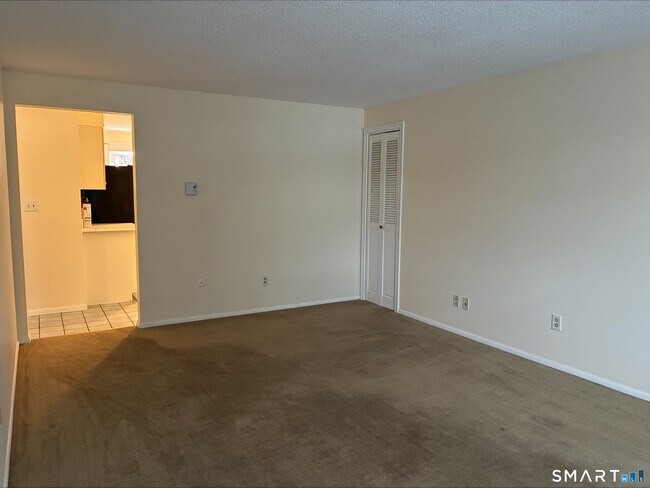 Building Photo - 26 College St