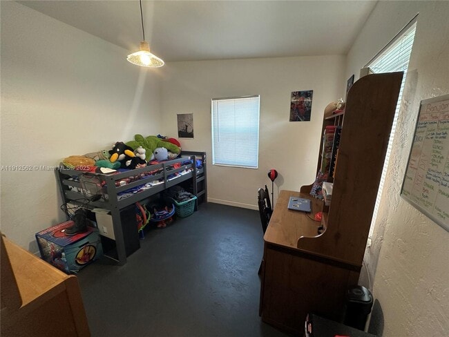 Building Photo - 420 NE 12th St