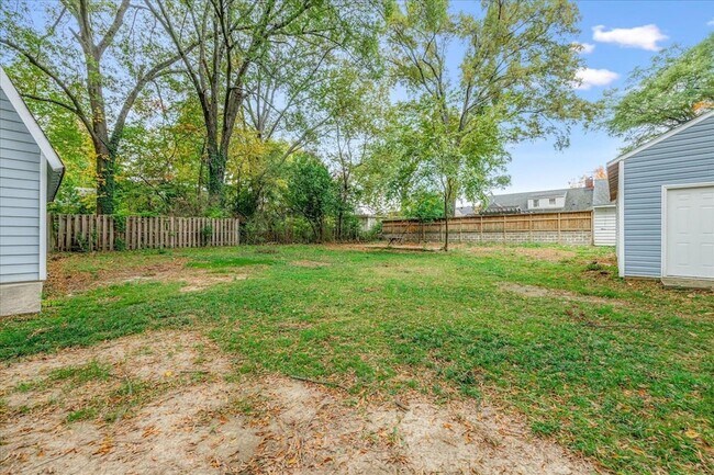 Building Photo - 3587 Cowden Ave