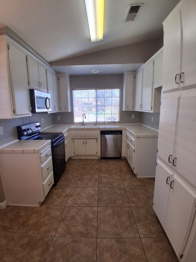 Building Photo - Beautiful Single-Story Home in Pheasant Run – Move-In Ready!