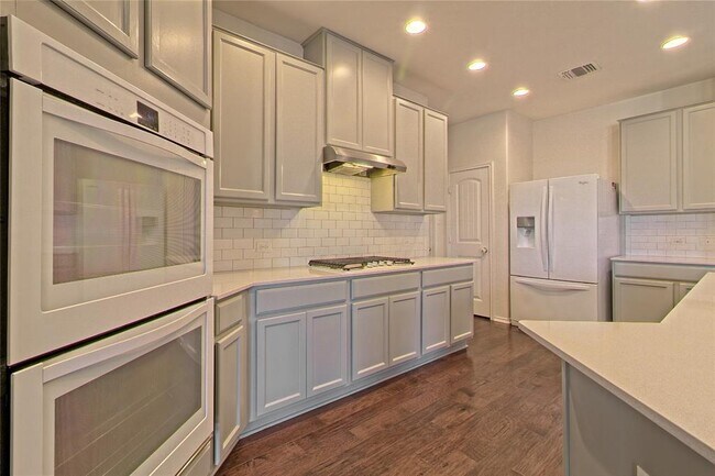 Building Photo - 413 Sheepshank Dr