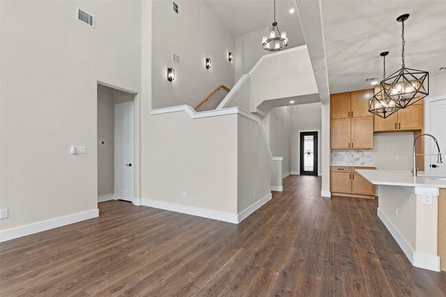 Building Photo - 5702 Barkridge Dr