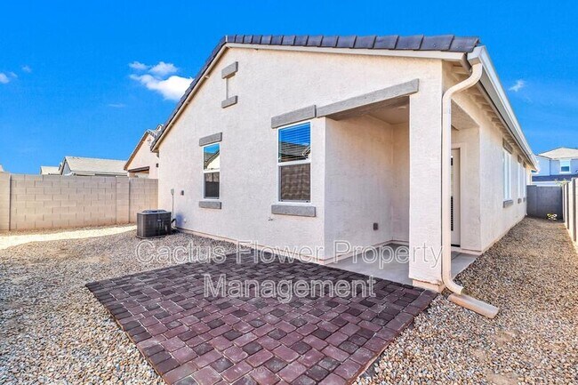 Building Photo - 2108 W Sheridan Ave