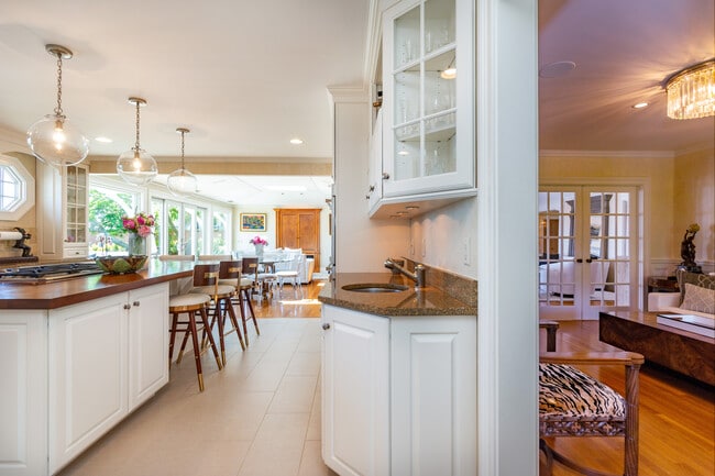 Building Photo - 3 Barclay Sq