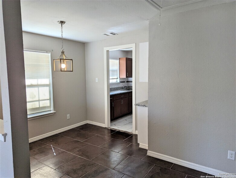 dining room - 206 Rivertree