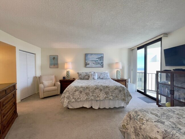 Building Photo - 5420 N Ocean Dr