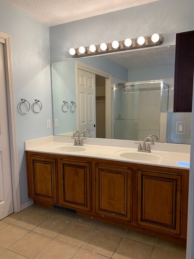 Building Photo - Magnificent 4 Bedroom, 2.5 Bath in Rio Rancho!