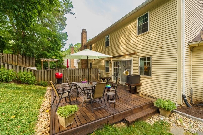 Building Photo - This 3 Bed 2.5 Bath Burke, VA Townhome is a Must See!