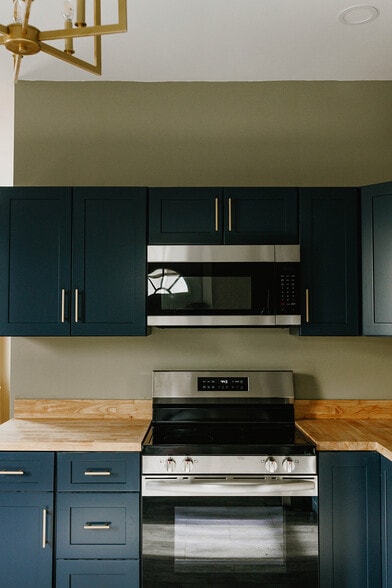 Building Photo - 503 Church St