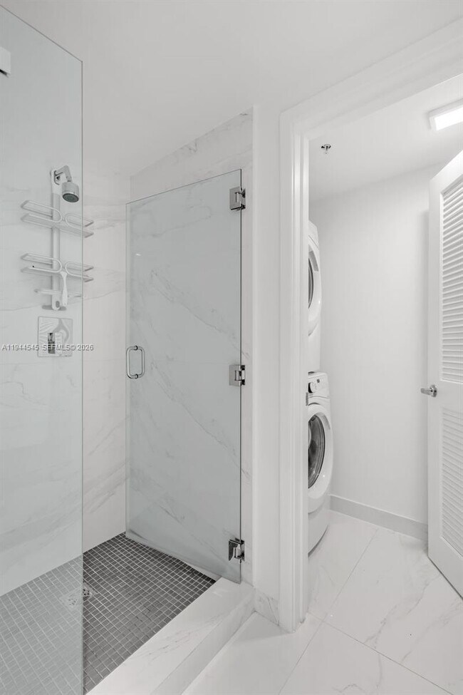 Building Photo - 400 Sunny Isles Blvd