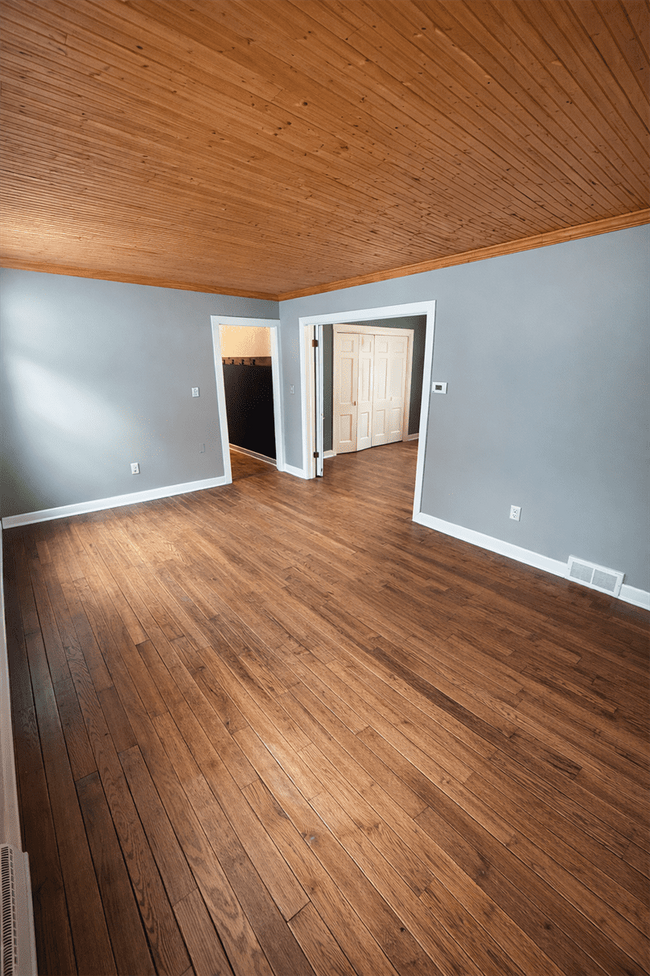 Building Photo - 4933 N Parma Rd