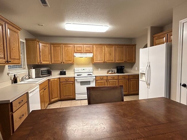 Building Photo - 2409 S Brandi Dr