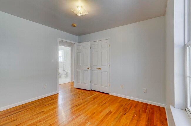 Building Photo - 30 E 41st St