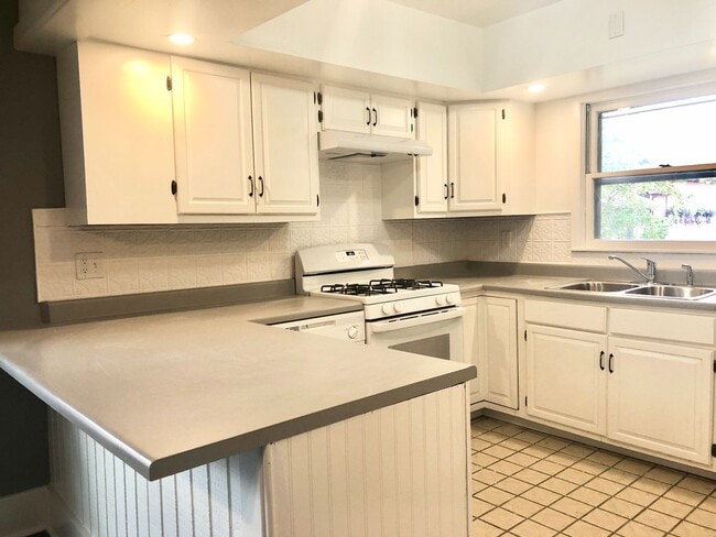 Building Photo - Charming Completely Remodeled Home!