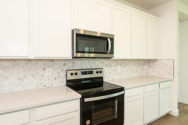 Building Photo - 9062 Dahlia Cir