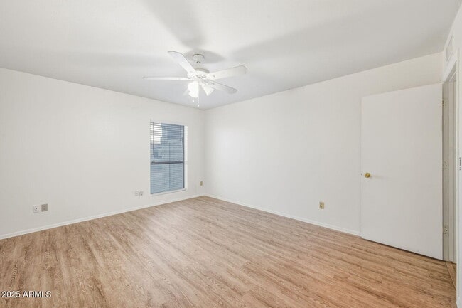 Building Photo - 6120 E Augusta Cir