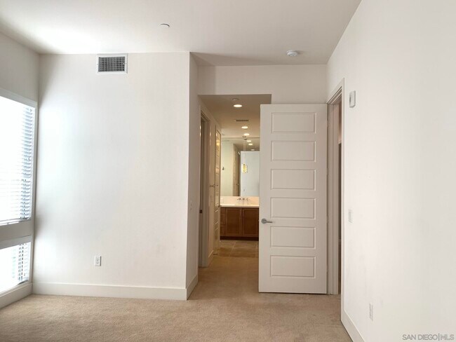 Building Photo - 8575 Aspect Dr