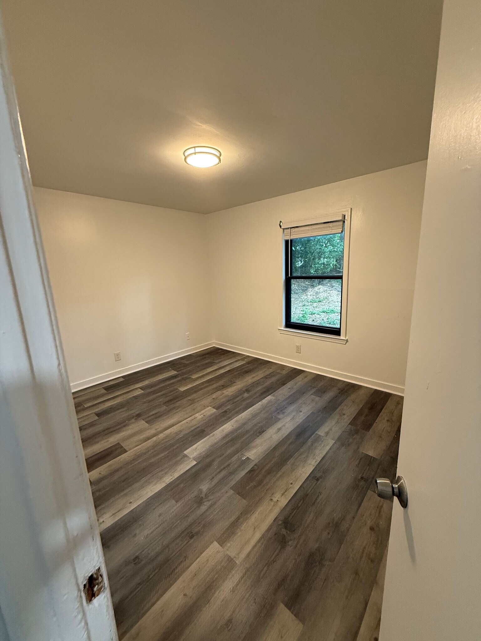 Building Photo - 564 Springwood Dr